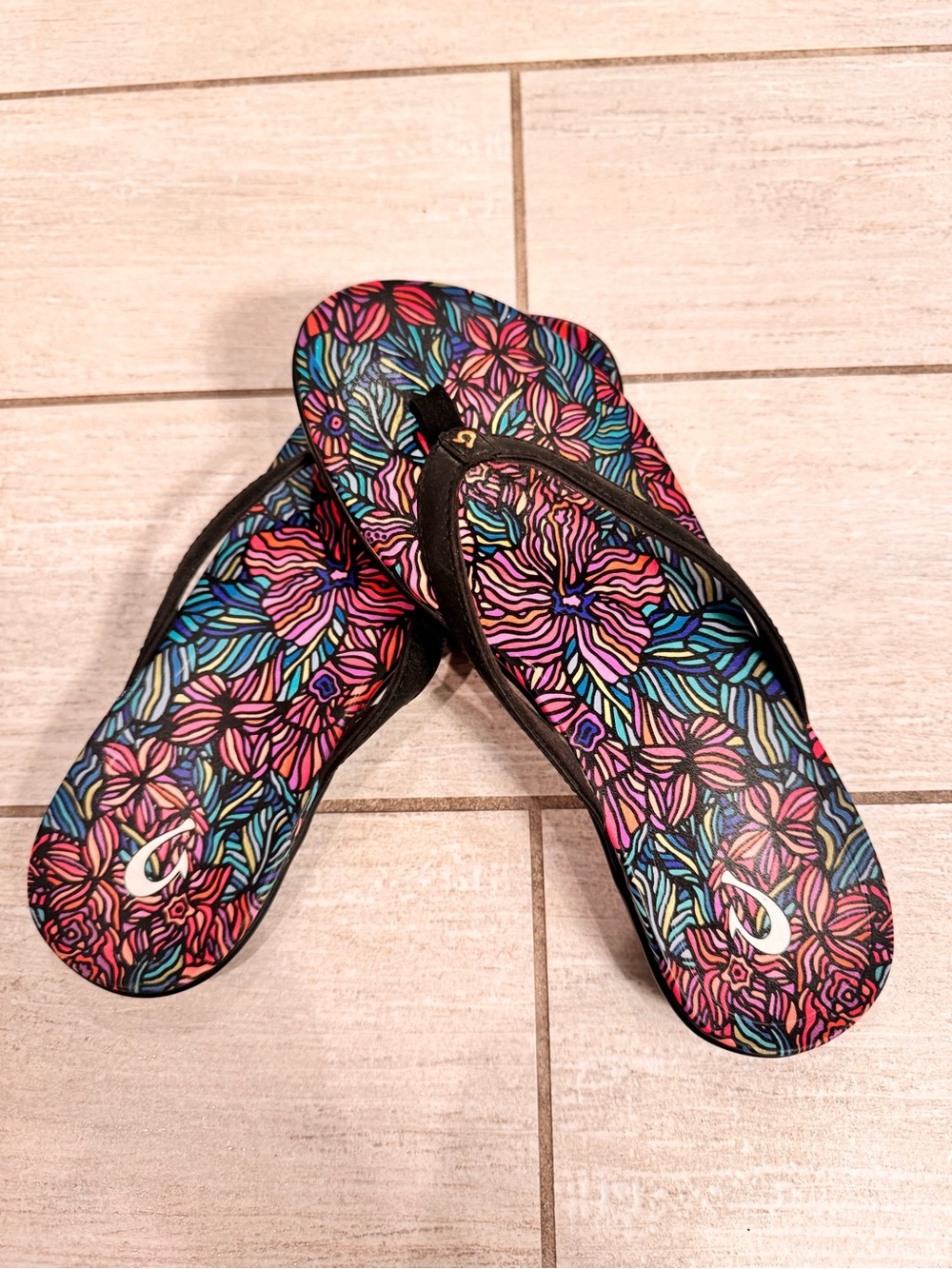 OluKai Floral Pattern Flip Flops - Pink, Blue, Green